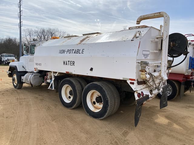 Image of Mack RD690S equipment image 1