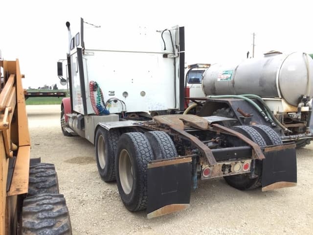 Image of International Navistar 9200i equipment image 3