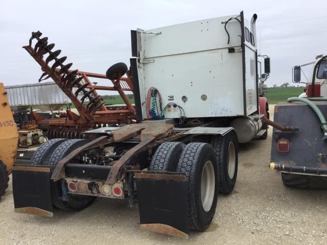 Image of International Navistar 9200i equipment image 2