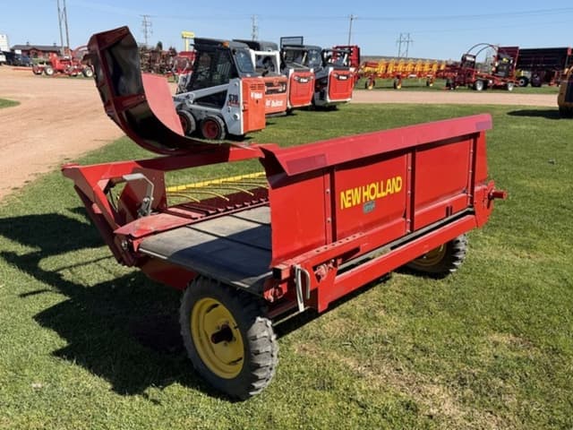 Image of New Holland 166 equipment image 3