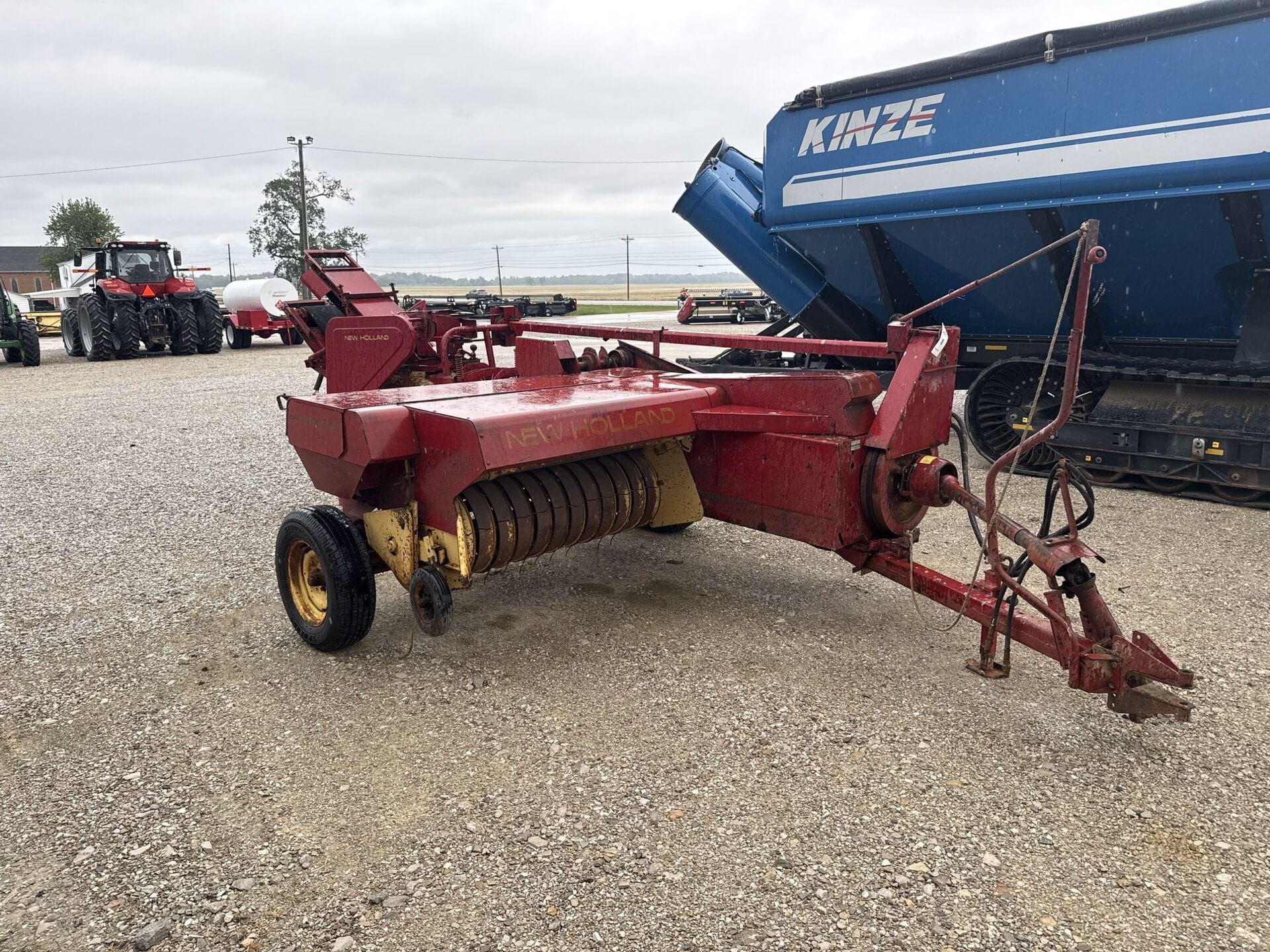 2000 New Holland Hayliner 273 Equipment Image0
