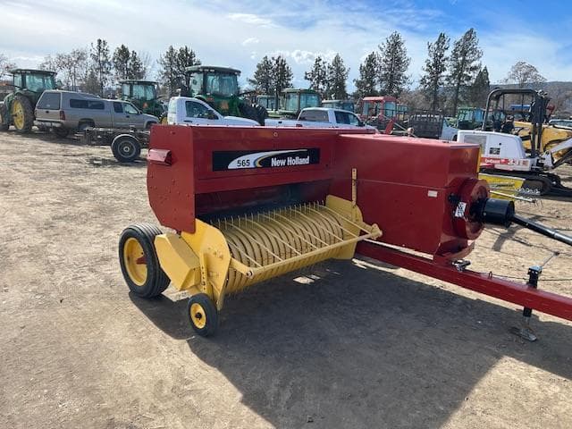 Image of New Holland 565 equipment image 2