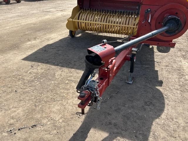 Image of New Holland 565 equipment image 1