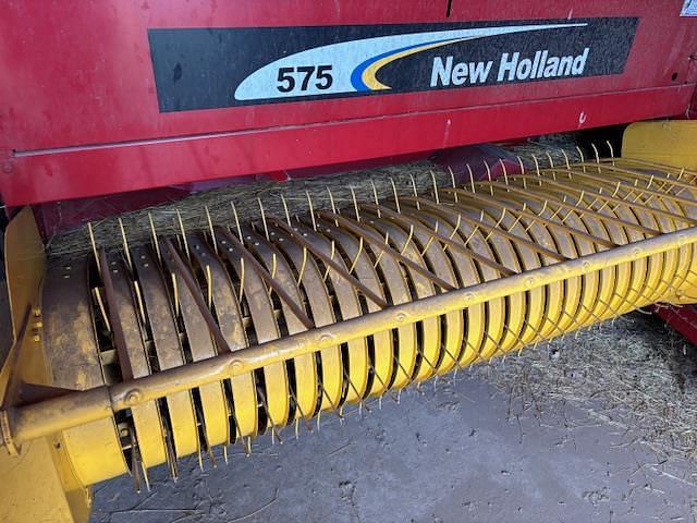 Image of New Holland 575 equipment image 3