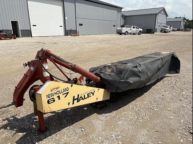 Image of New Holland 617 equipment image 4