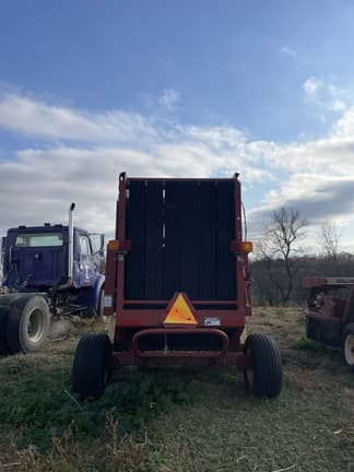 Image of New Holland 648 equipment image 3