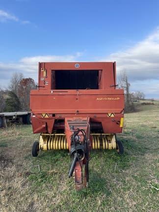 Image of New Holland 648 equipment image 2