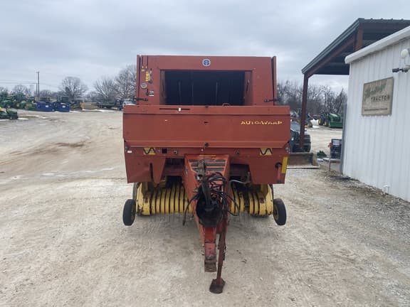 Image of New Holland 648 equipment image 4