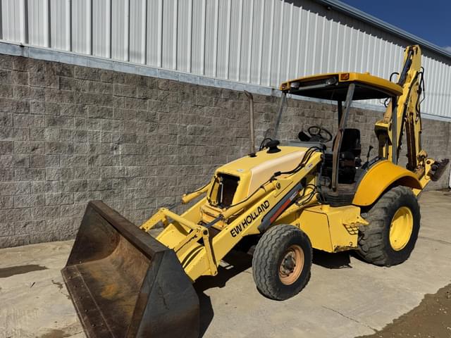 Image of New Holland 655E equipment image 4