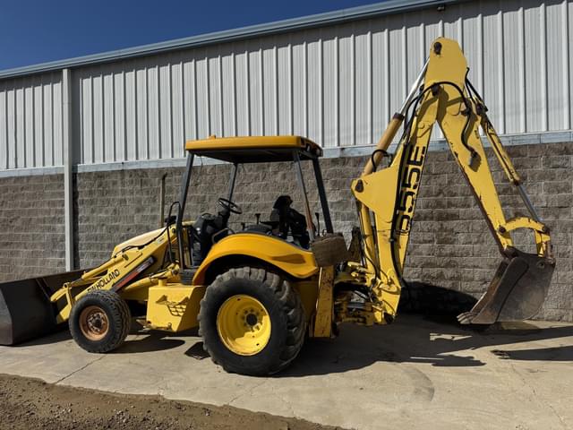 Image of New Holland 655E equipment image 3