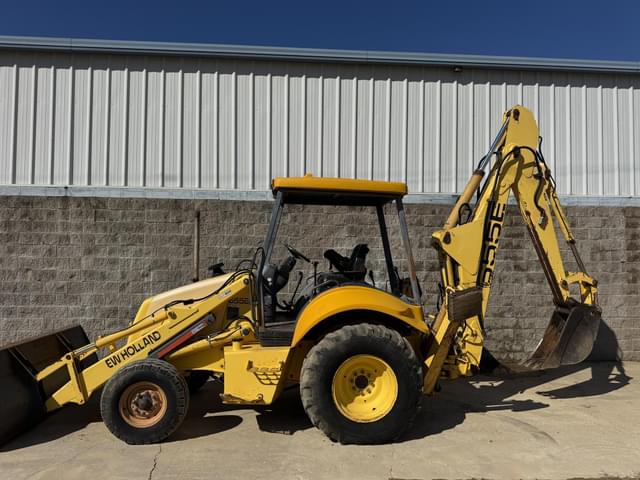Image of New Holland 655E equipment image 2