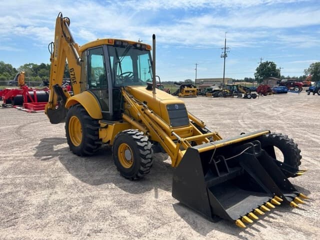 Image of New Holland 675E equipment image 2