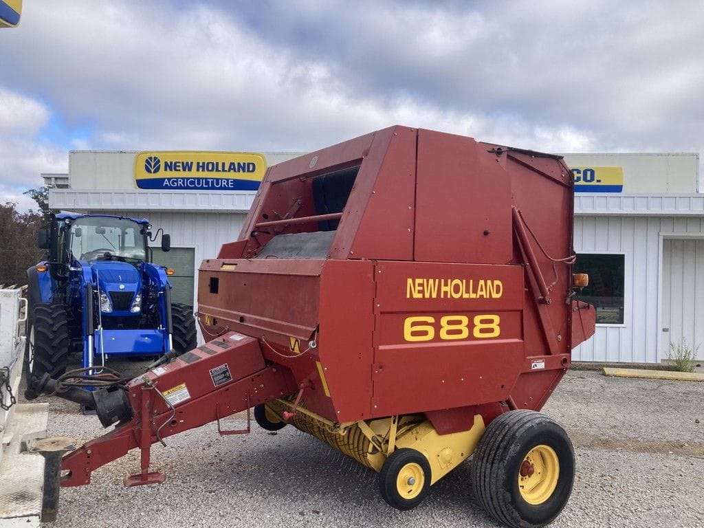 2000 New Holland 688 Equipment Image0