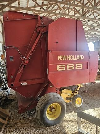 Image of New Holland 688 equipment image 1