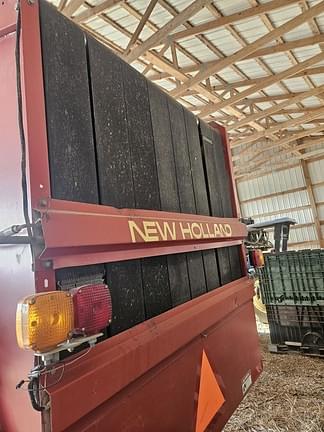 Image of New Holland 688 equipment image 4
