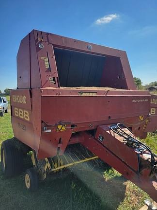 Image of New Holland 688 equipment image 1