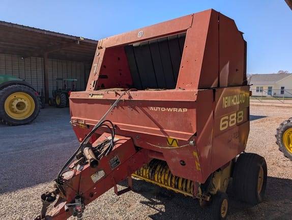 Main image New Holland 688