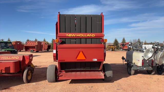 Image of New Holland 688 equipment image 3