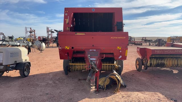 Image of New Holland 688 equipment image 1