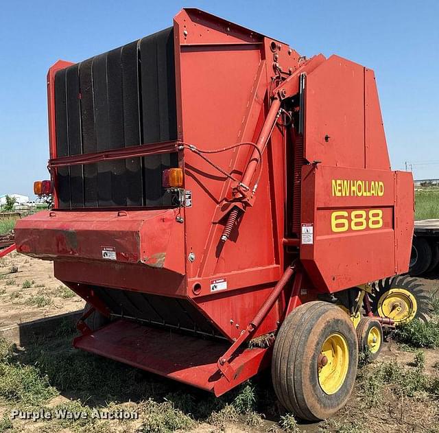 Image of New Holland 688 equipment image 4