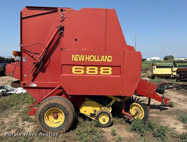 Image of New Holland 688 equipment image 3