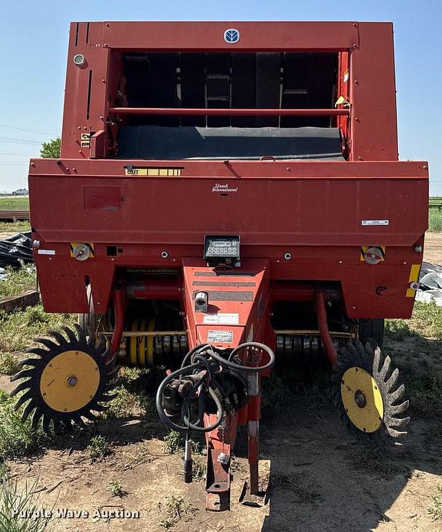 Image of New Holland 688 equipment image 1