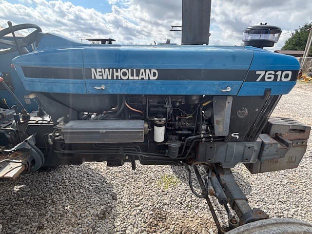 Image of New Holland 7610S equipment image 2