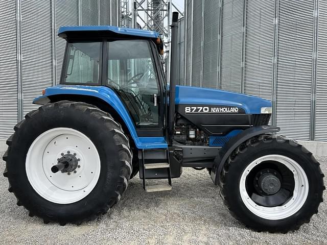 Image of New Holland 8770 equipment image 3