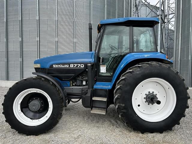 Image of New Holland 8770 equipment image 1