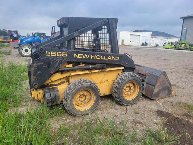 Image of New Holland LX565 equipment image 4