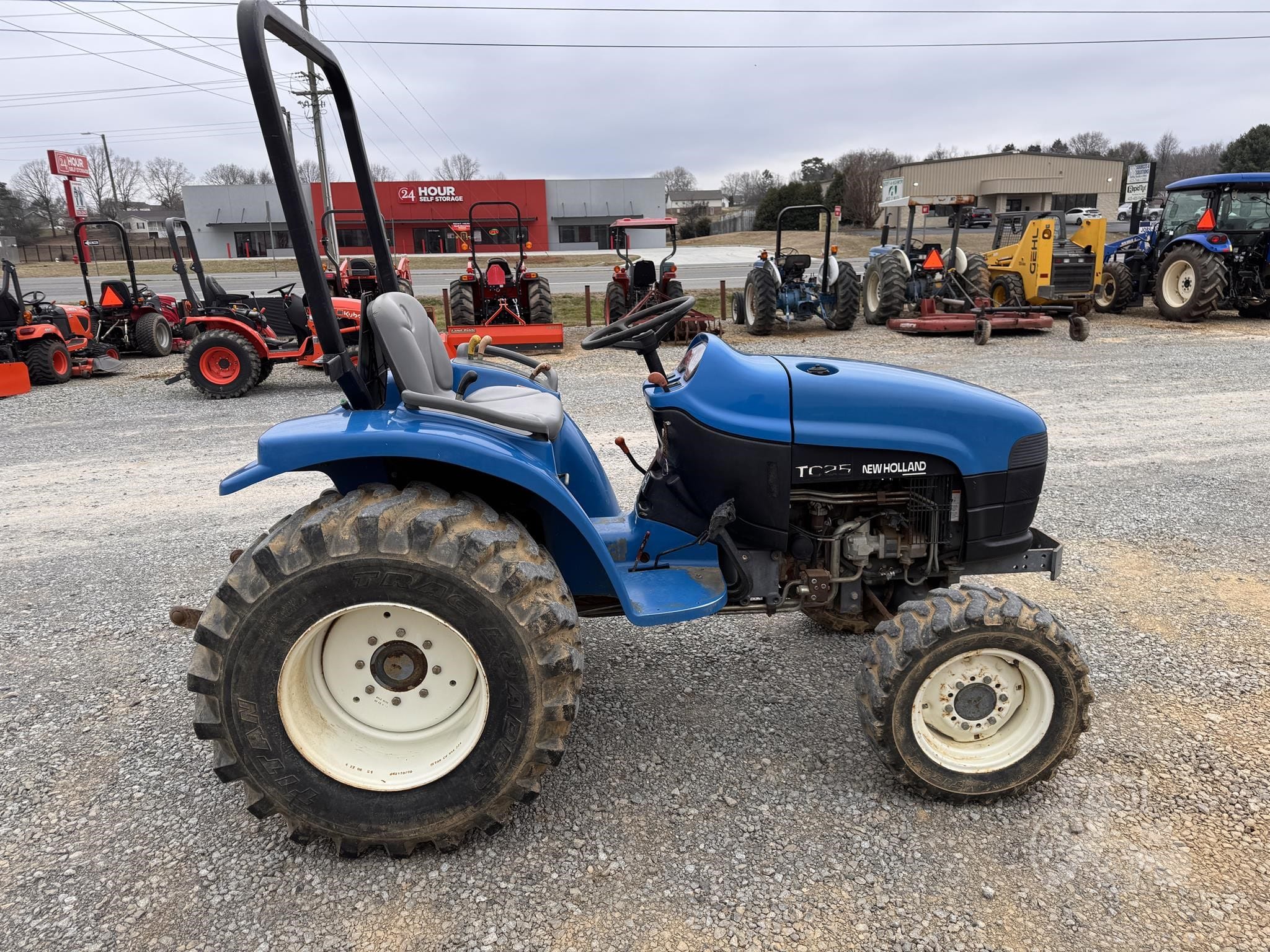 New Holland TC25 Equipment Image0