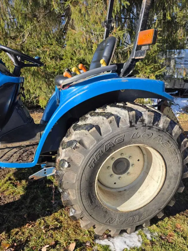 Image of New Holland TC25D equipment image 2