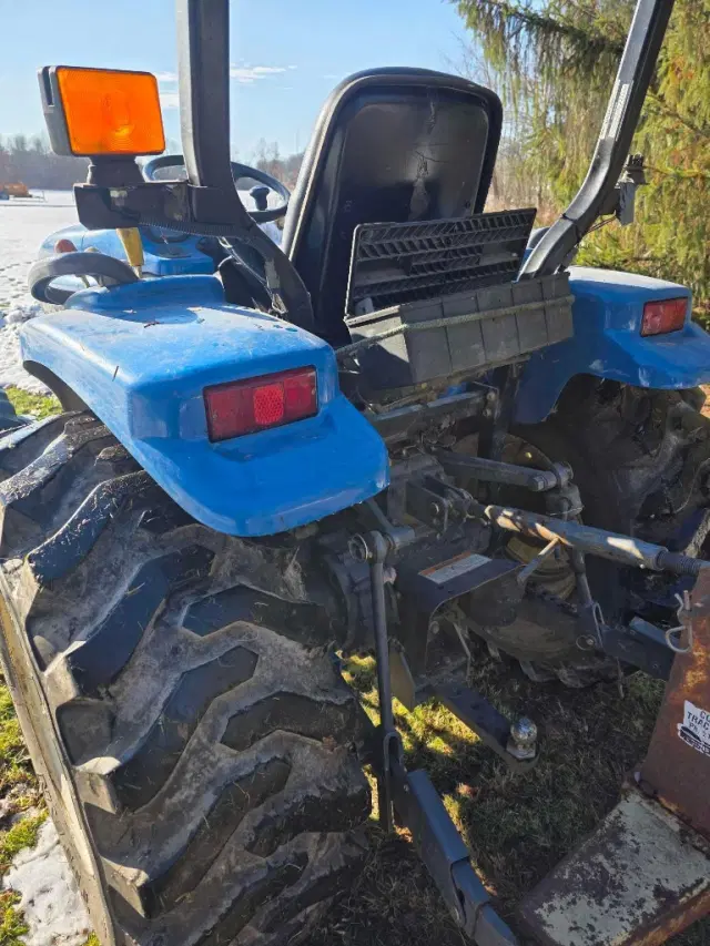 Image of New Holland TC25D equipment image 3