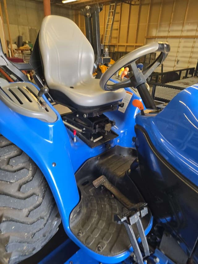 Image of New Holland TC29D equipment image 1