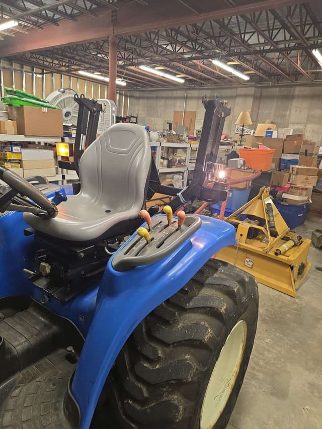 Image of New Holland TC29D equipment image 3