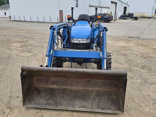 Image of New Holland TC33D equipment image 3