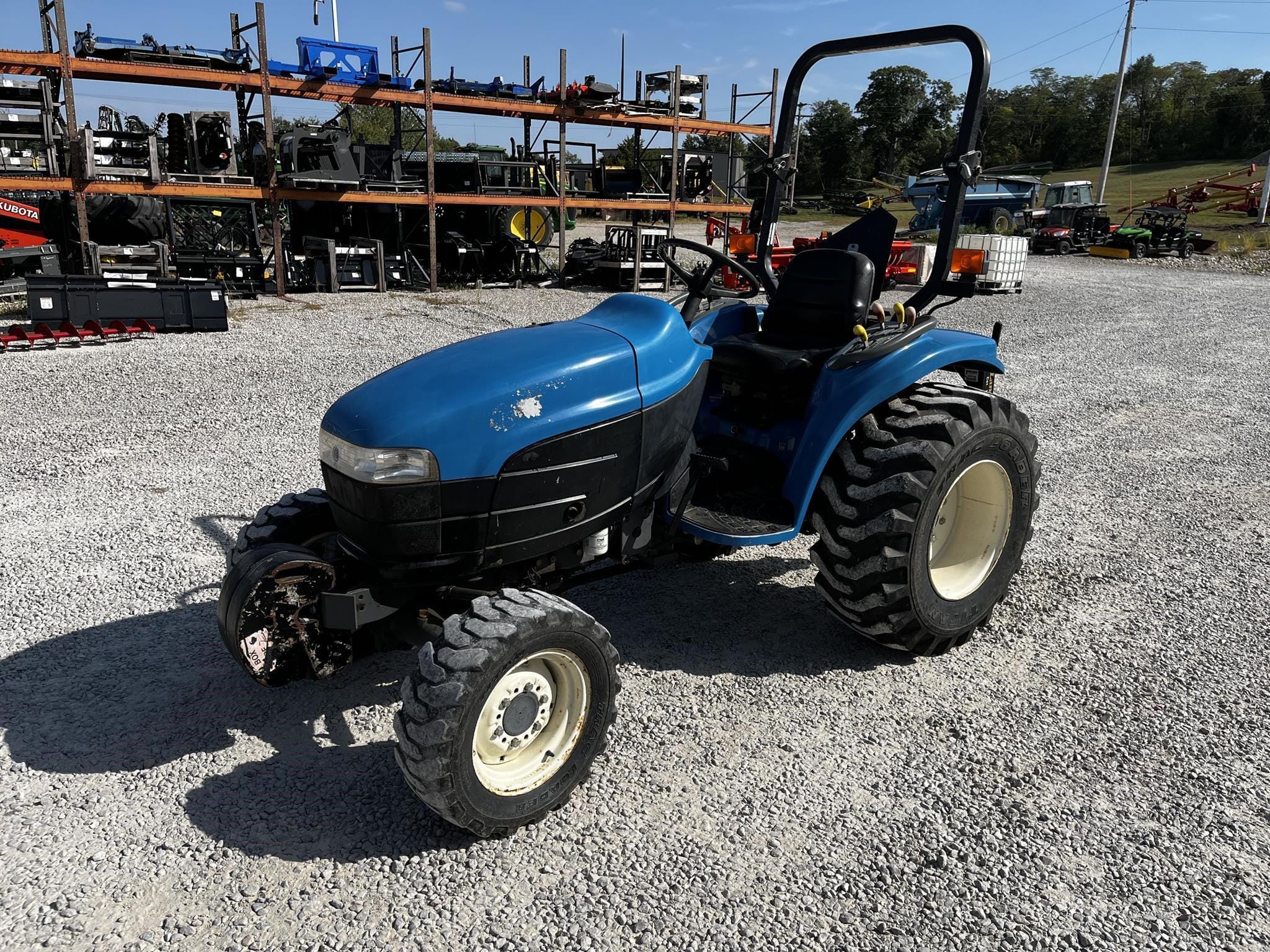 2000 New Holland TC33D Equipment Image0