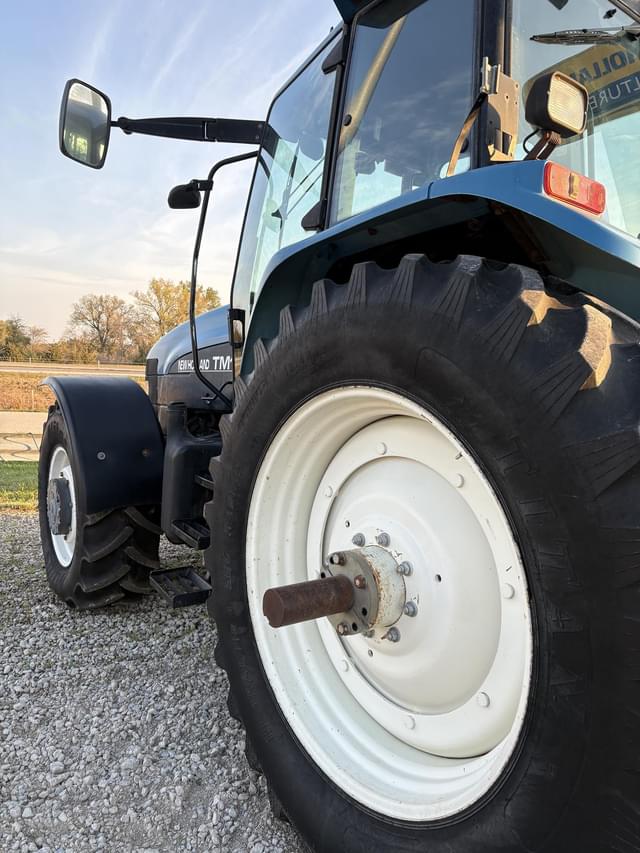Image of New Holland TM165 equipment image 4