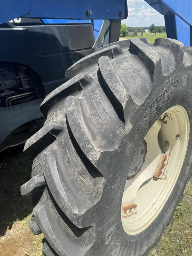 Image of New Holland TS110 equipment image 3