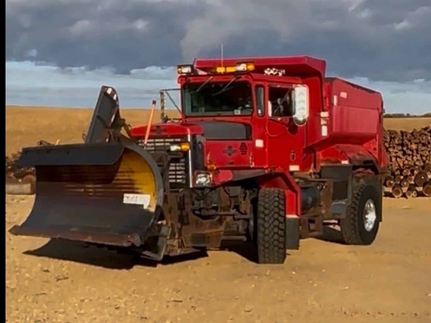 2000 Oshkosh MPT-1833 Equipment Image0