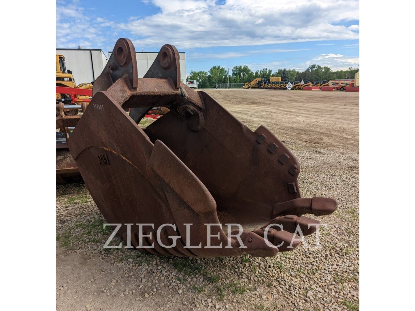 2000 Raveling Bucket Equipment Image0