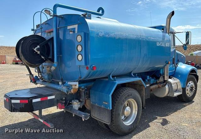 Image of Peterbilt 300 equipment image 4