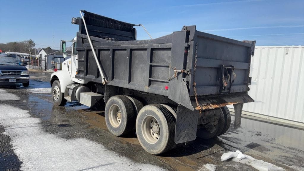 Image of Peterbilt 330 Primary image