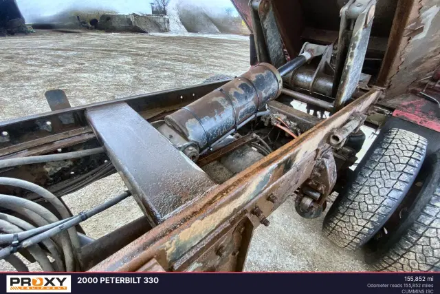 Image of Peterbilt 330 equipment image 3