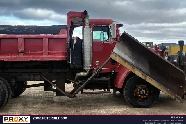 Image of Peterbilt 330 equipment image 2