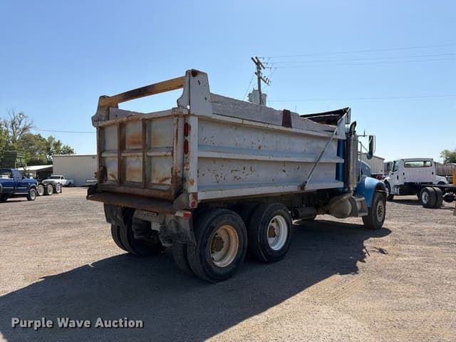 Image of Peterbilt 330 equipment image 4