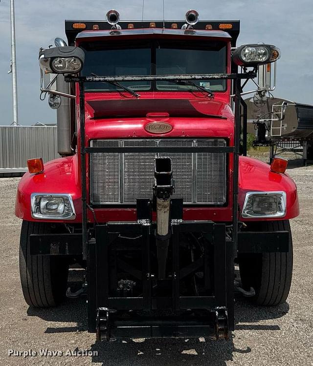 Image of Peterbilt 330 equipment image 1