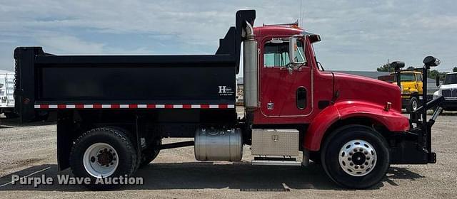 Image of Peterbilt 330 equipment image 3