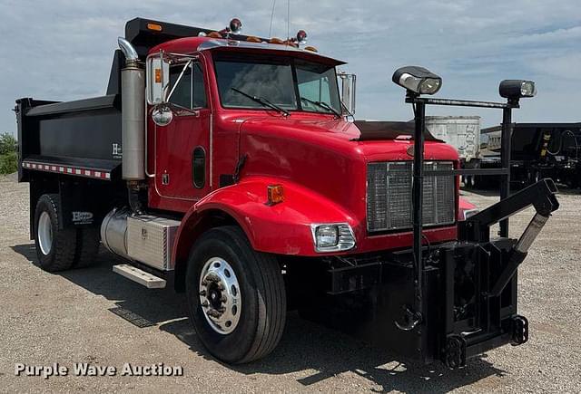 Image of Peterbilt 330 equipment image 2