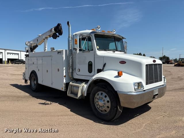 Image of Peterbilt 330 equipment image 2